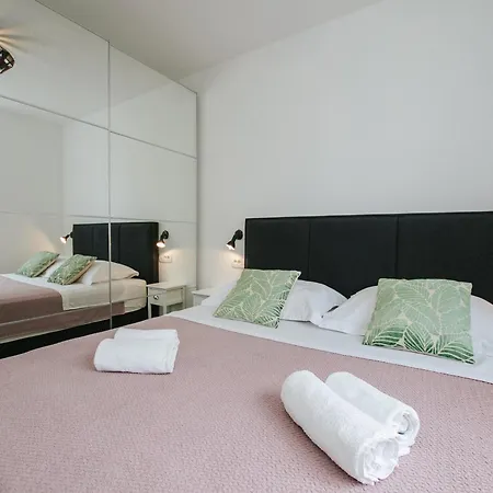 Spacious Luxury - Comfort Two Bedroom Apartment Trogir